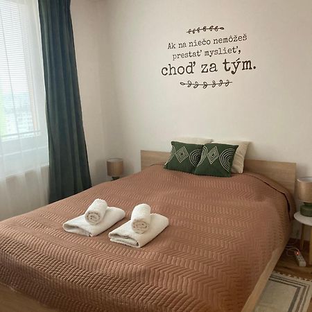 Apartman Nedaleko Centra Mesta Michalovce Extérieur photo
