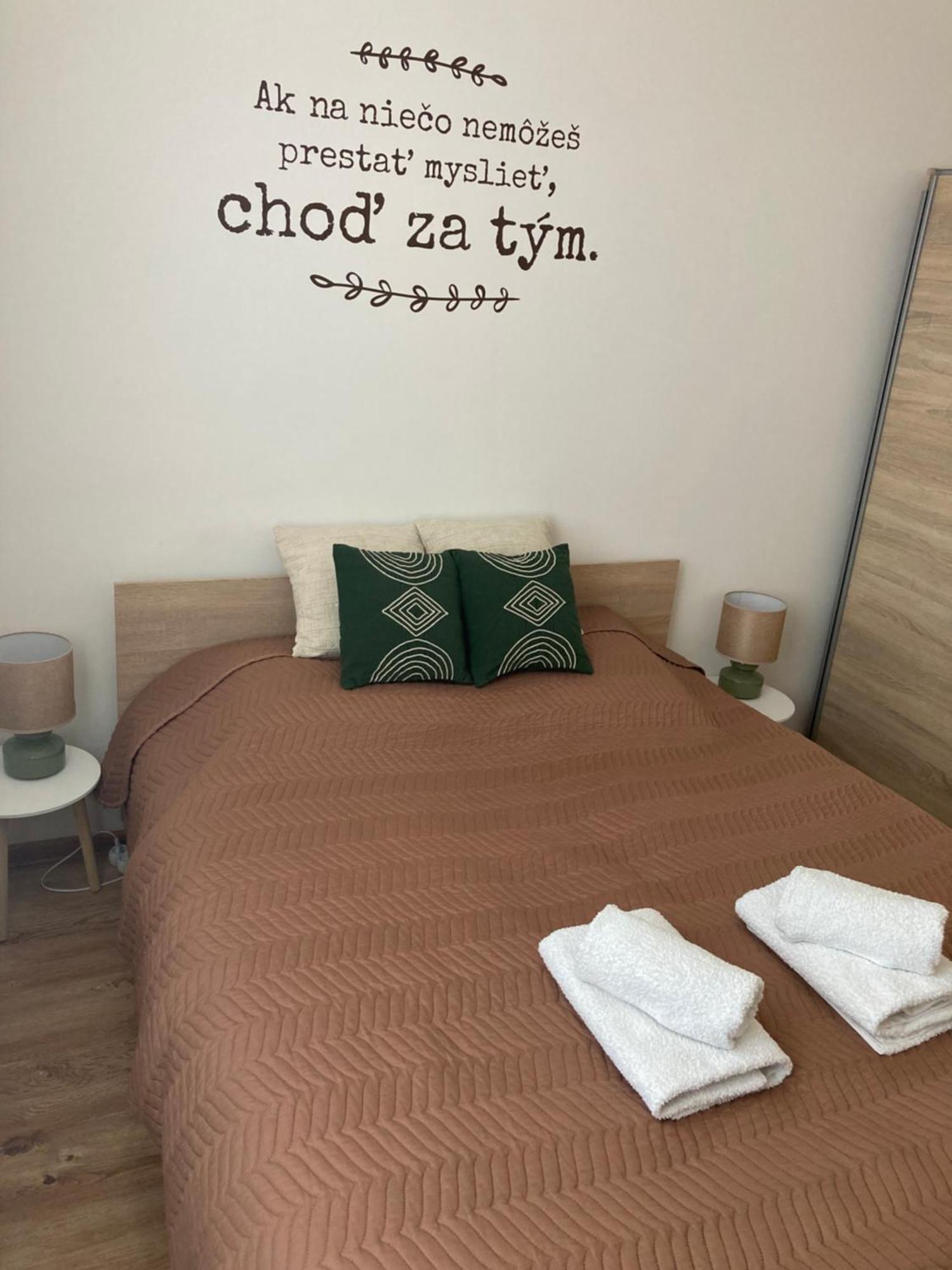 Apartman Nedaleko Centra Mesta Michalovce Extérieur photo