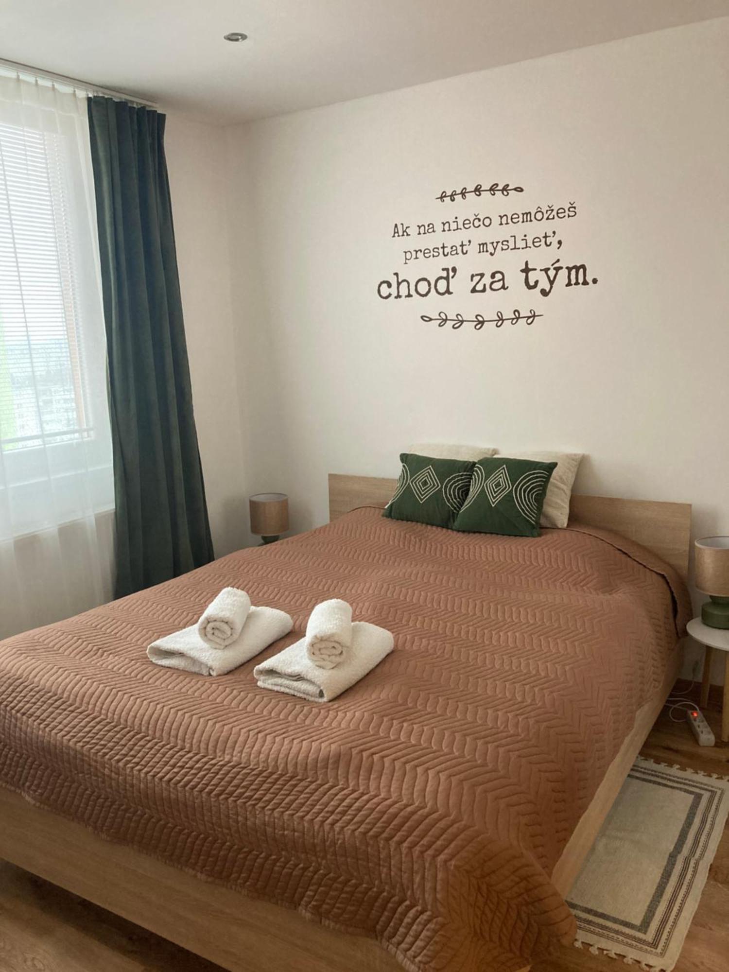 Apartman Nedaleko Centra Mesta Michalovce Extérieur photo