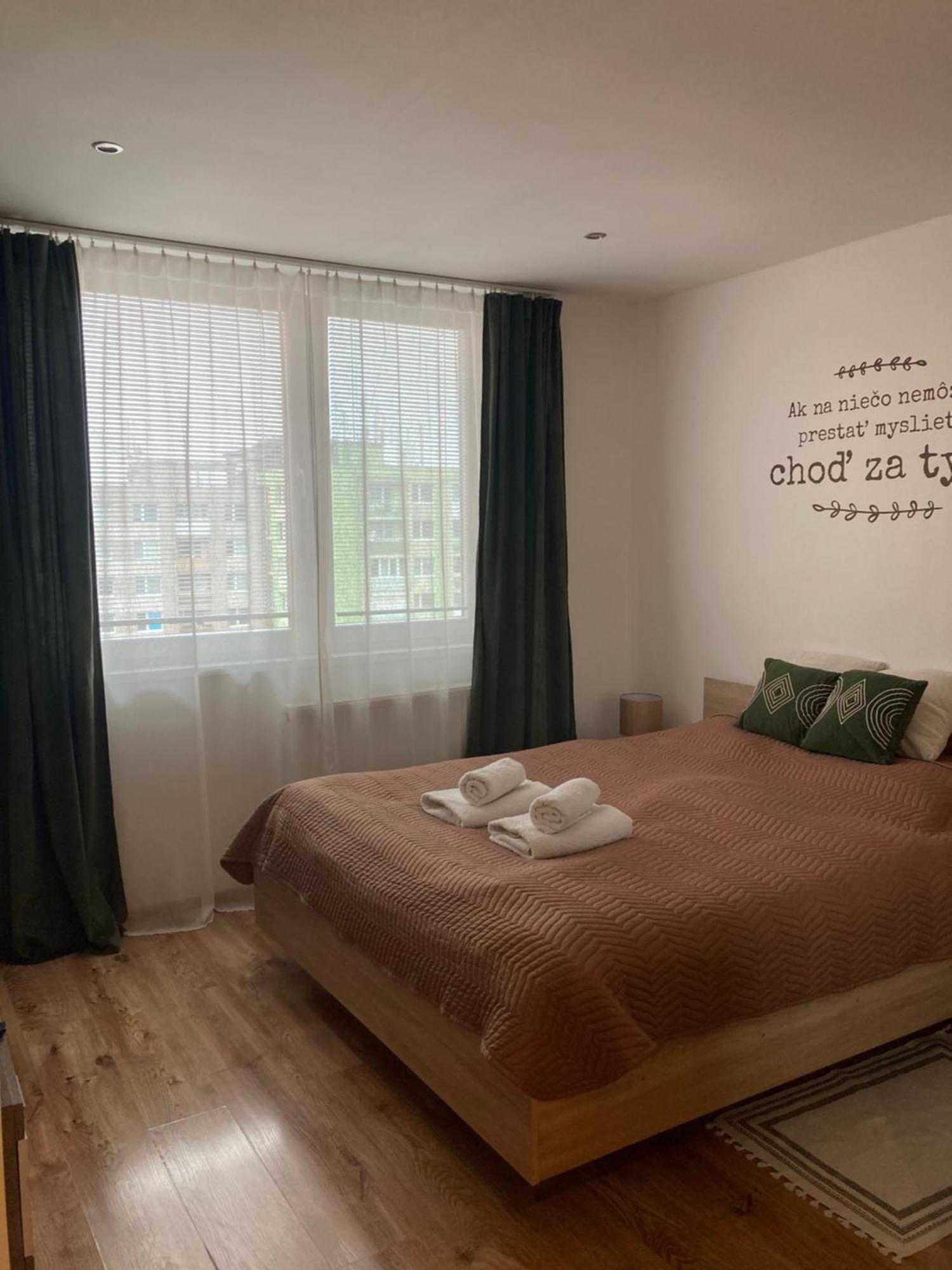 Apartman Nedaleko Centra Mesta Michalovce Extérieur photo